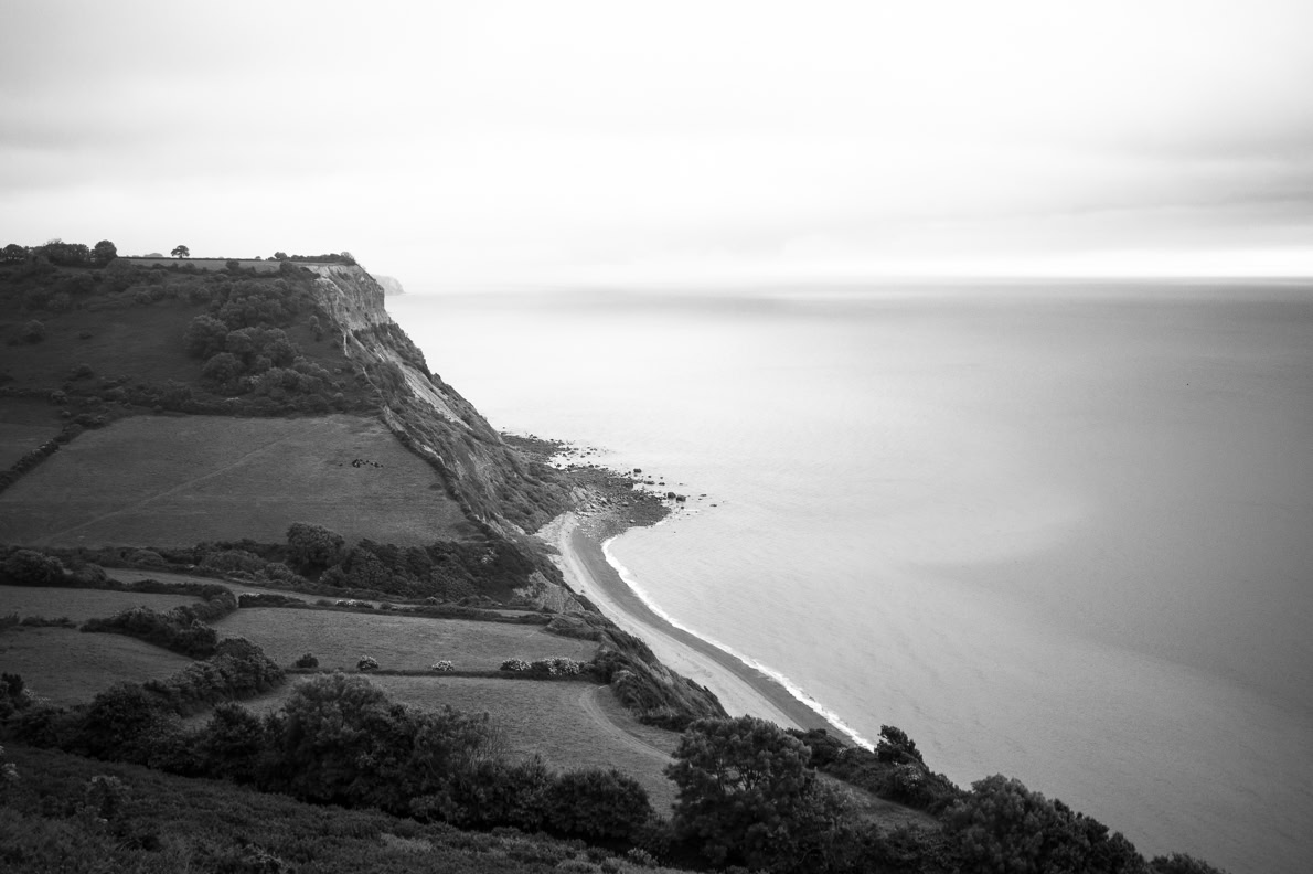 paysage, oretail photography,  olivier retail, black and white, bw, champ, cliff, devon, england, falaise, field, mer, monochrom, monochrome, noir et blanc, sea, UK, united kingdom, landscape