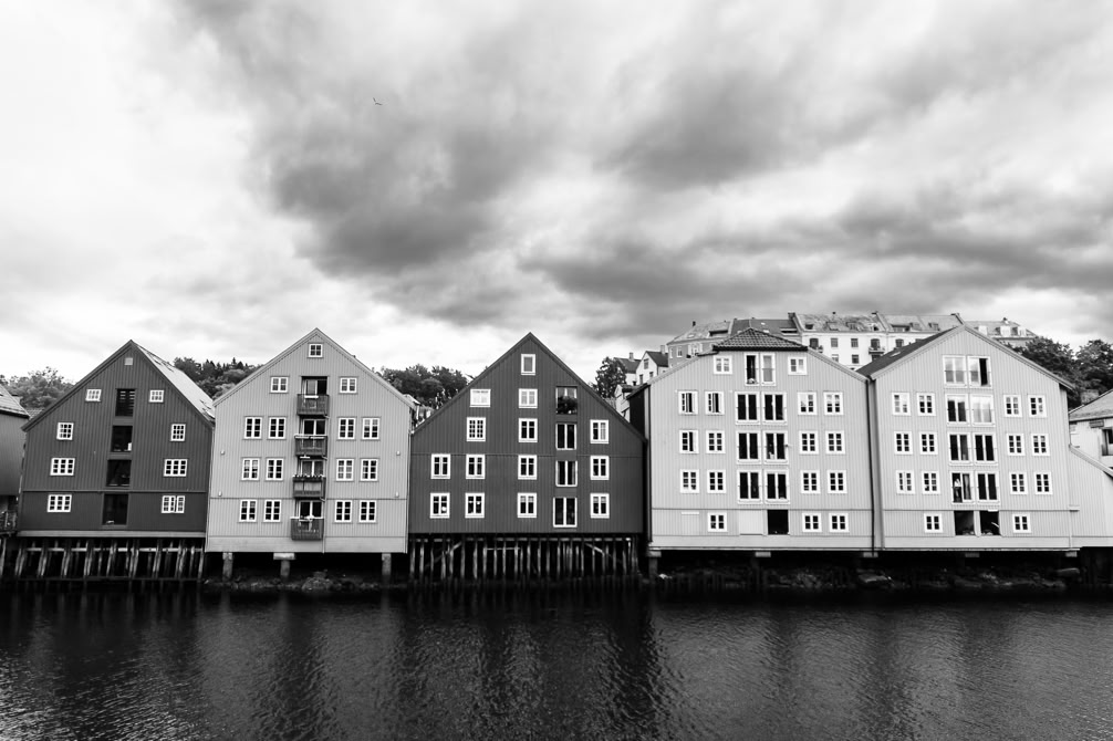 oretail photography, olivier retail, paysage, landscape, noir et blanc, black and white, house, maison, norvège, norway, river, fleuve
